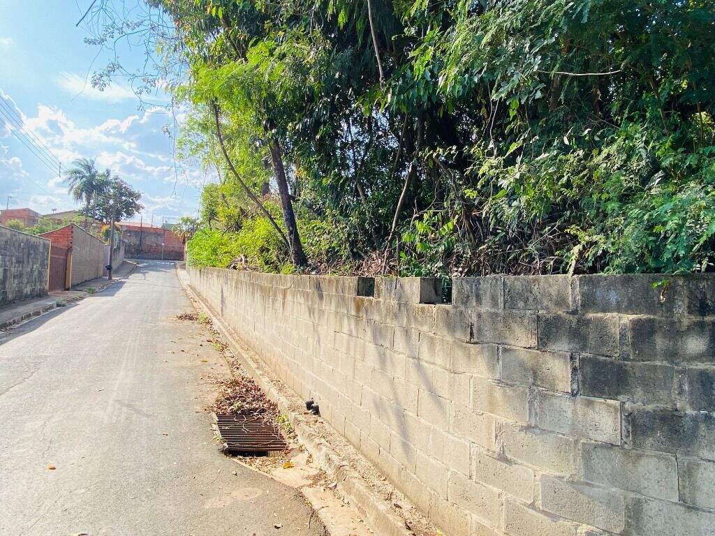 Terreno à venda no Dois Córregos: 