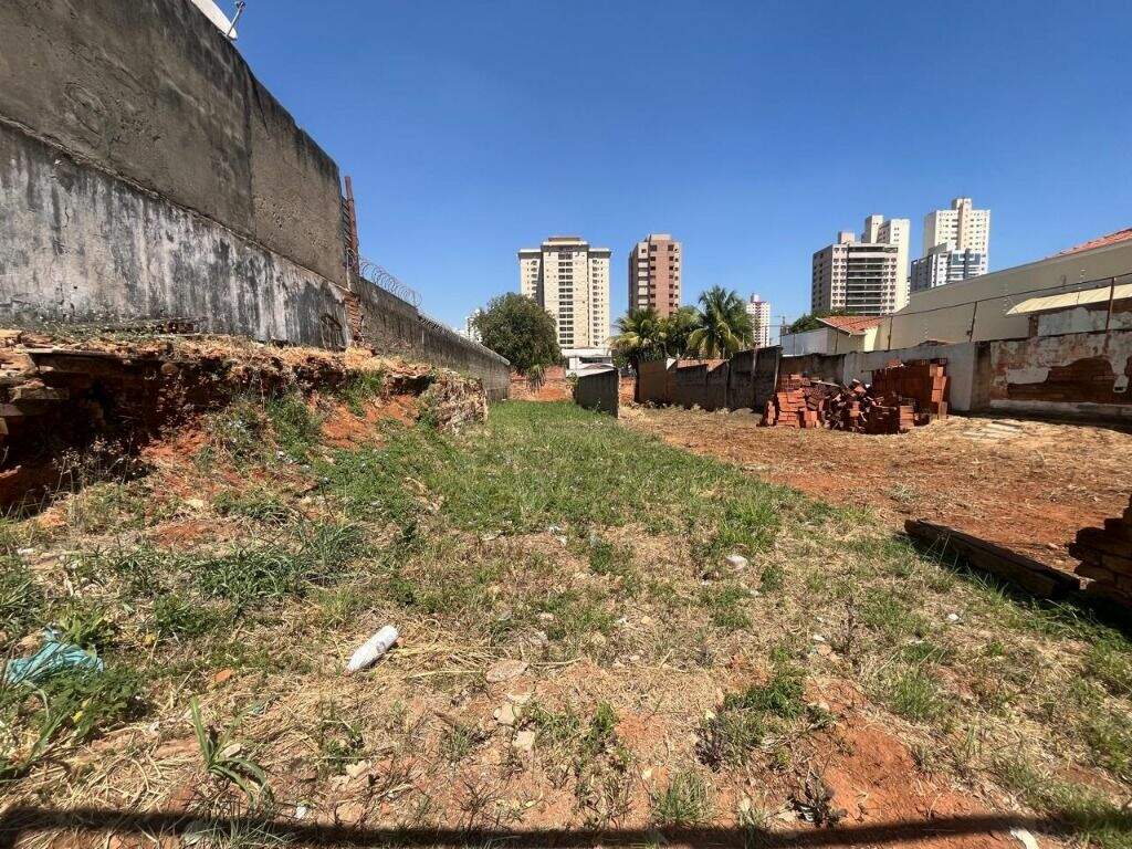 Terreno à venda no Centro: 