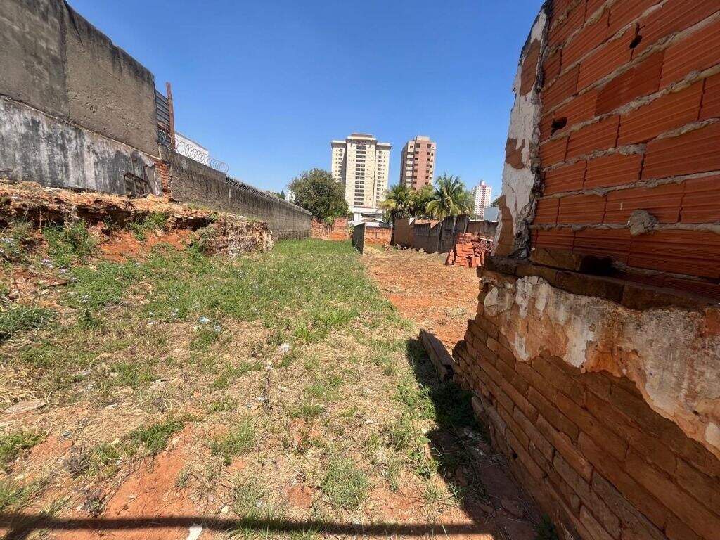 Terreno à venda no Centro: 