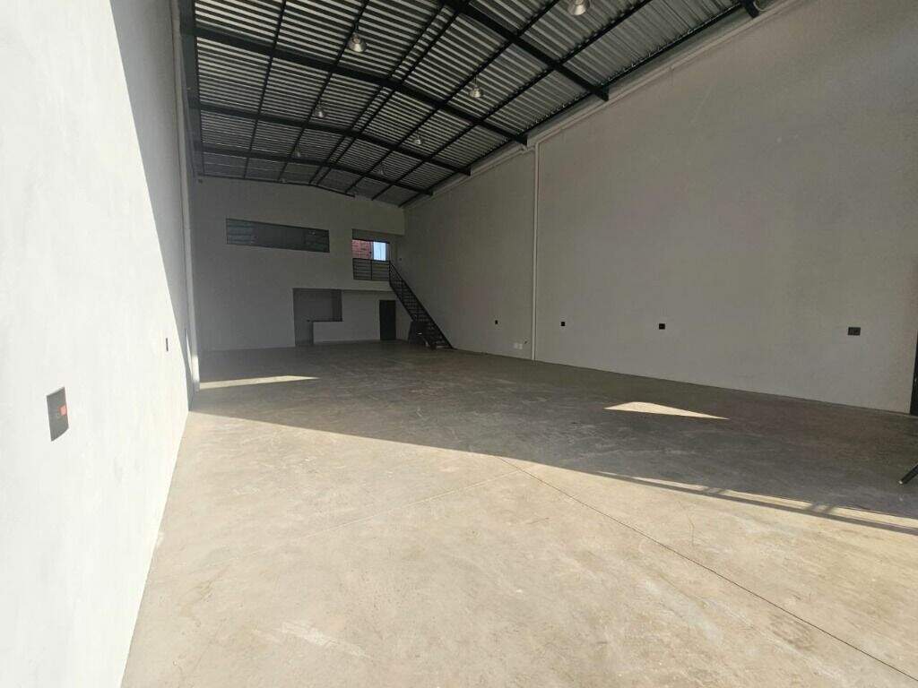 Salão para aluguel no Dois Córregos: 
