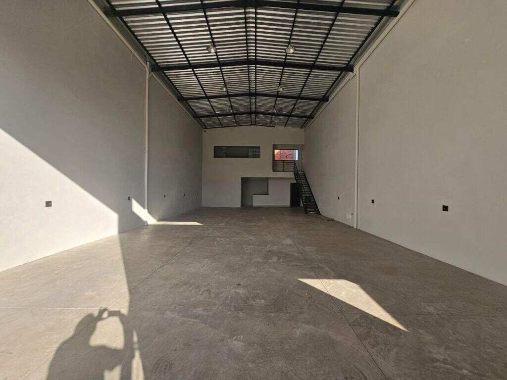 Salão para aluguel no Dois Córregos: 