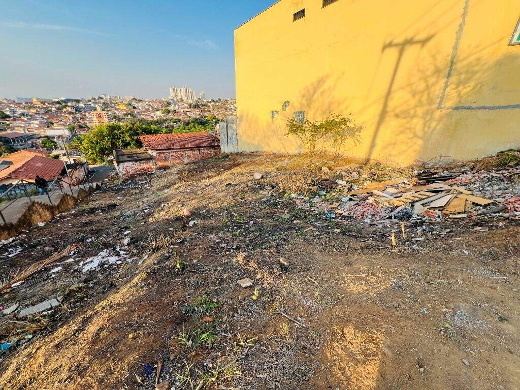 Terreno à venda no Jardim Glória: 