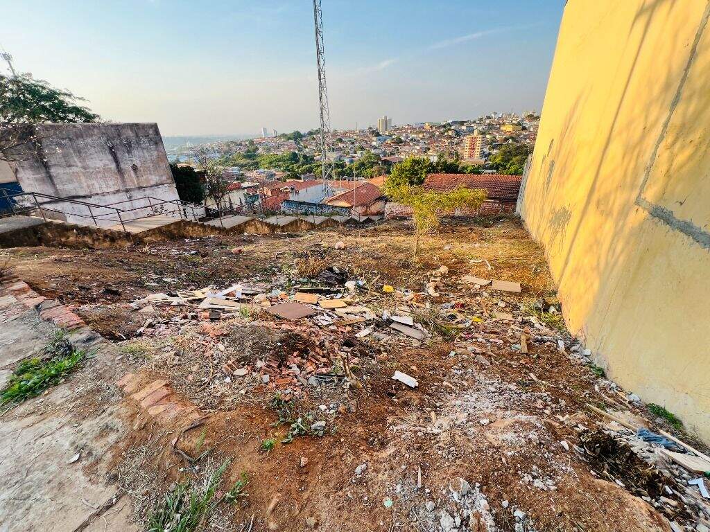 Terreno à venda no Jardim Glória: 