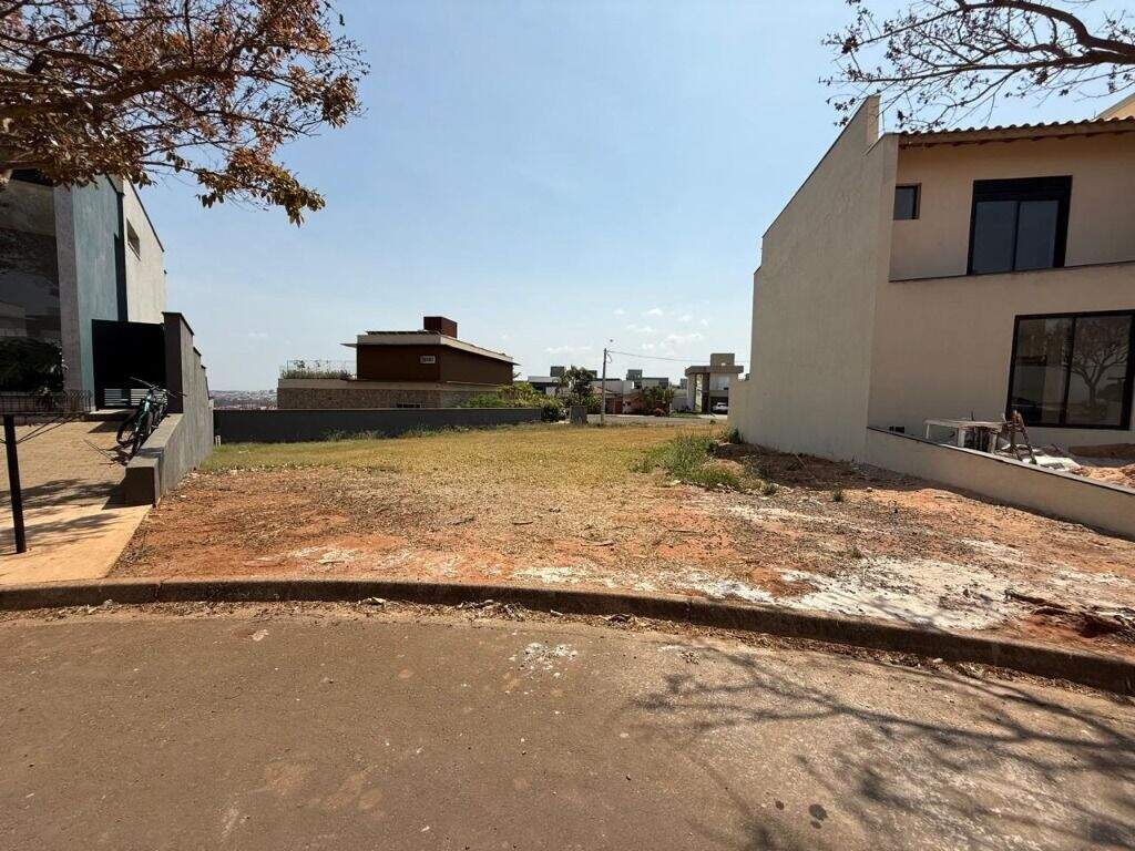 Terreno à venda no Parque Cecap I: 