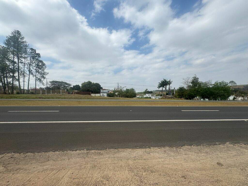 Área à venda no Itapocuguassu: 
