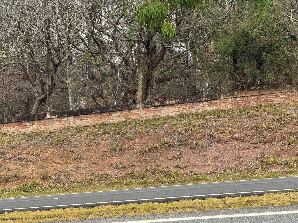 Área à venda no Itapocuguassu: 