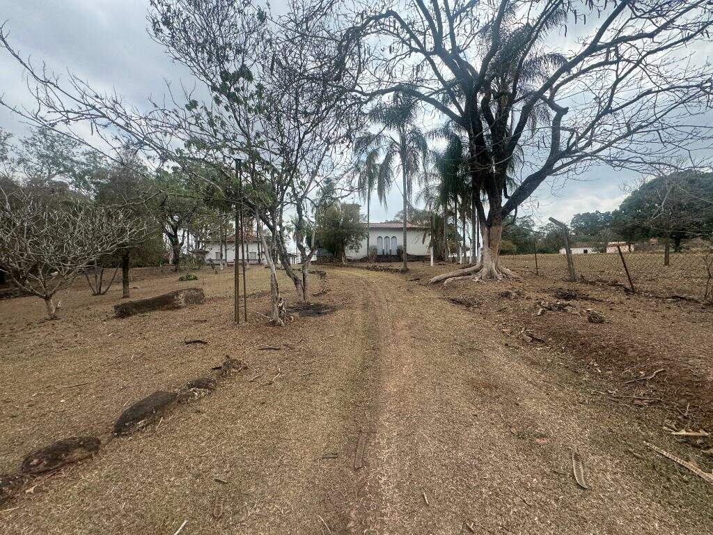 Área à venda no Itapocuguassu: 