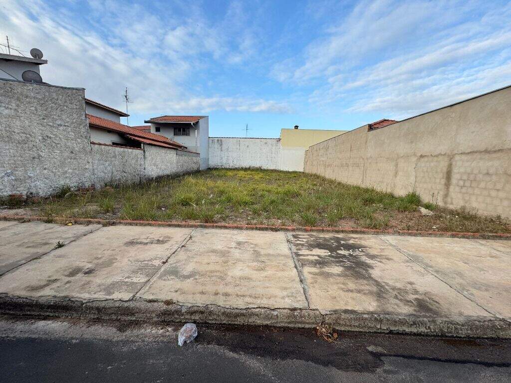 Terreno à venda no Jardim Bandeirantes: 