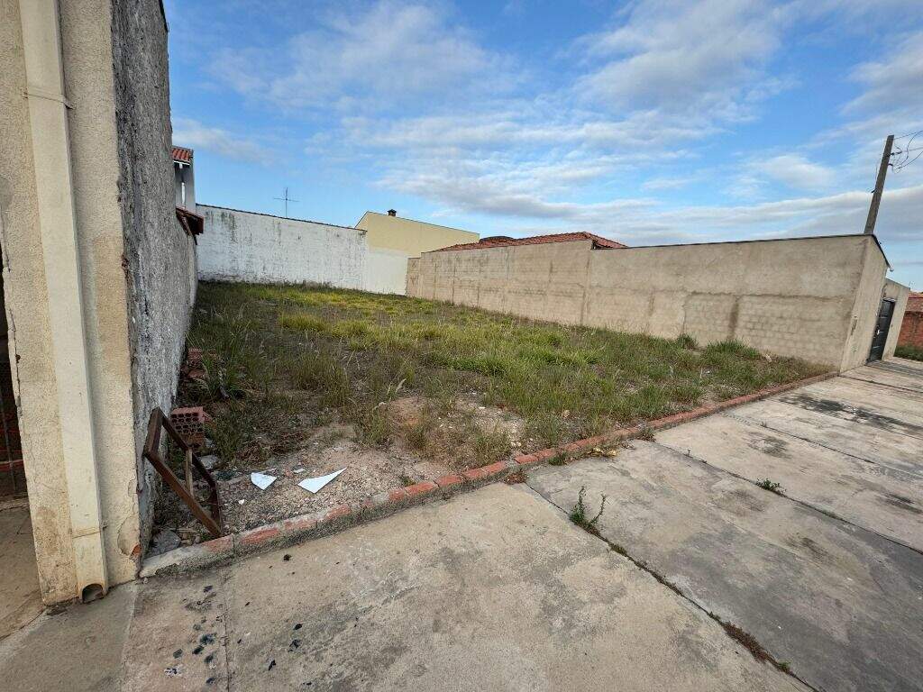 Terreno à venda no Jardim Bandeirantes: 
