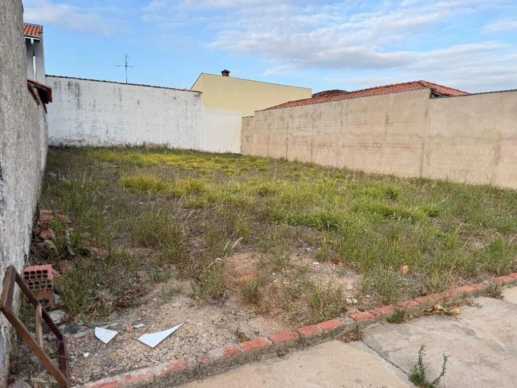Terreno à venda no Jardim Bandeirantes: 