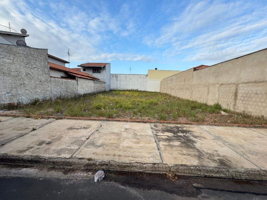 Terreno à venda no Jardim Bandeirantes: 