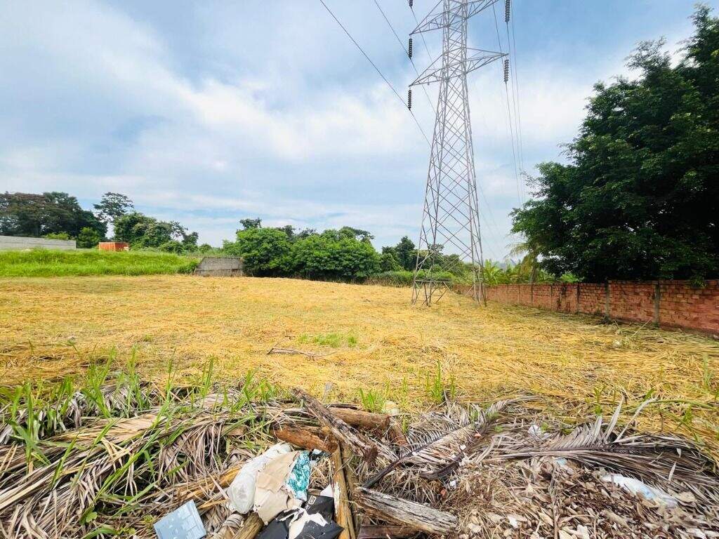 Terreno à venda no Chácara Esperia: 
