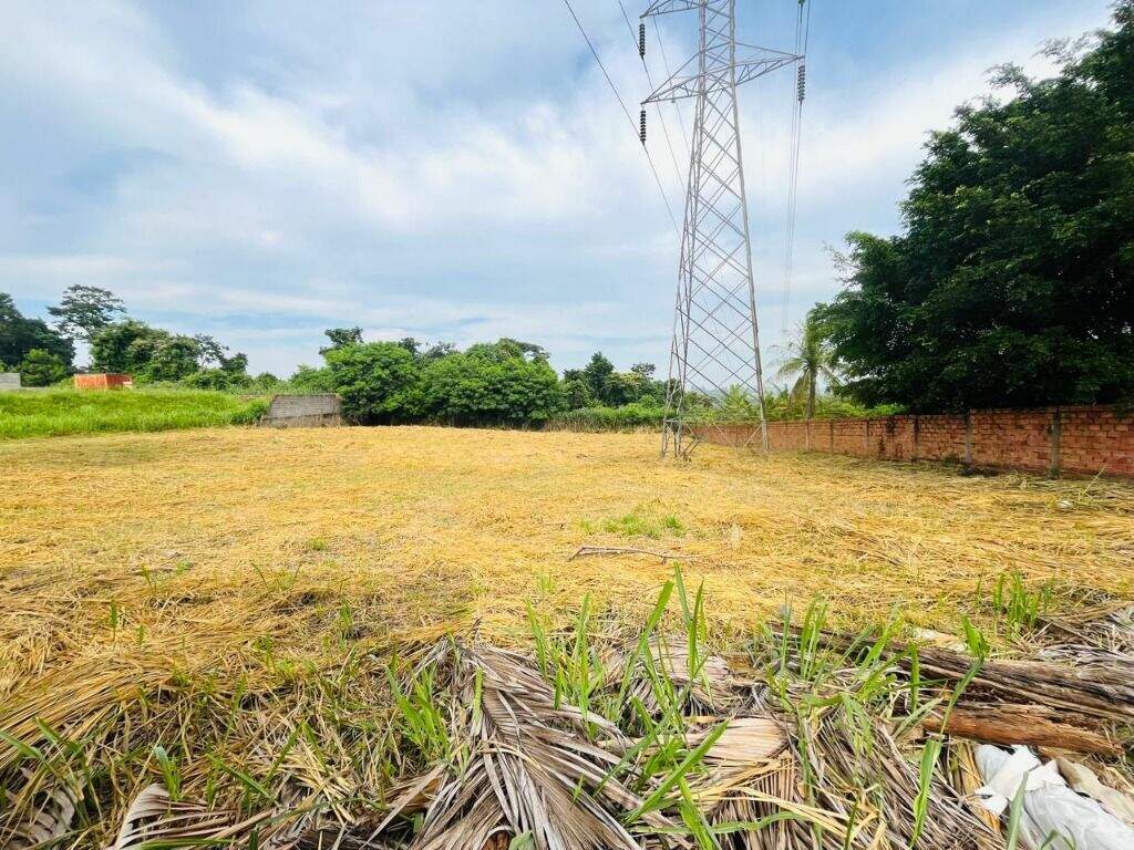Terreno à venda no Chácara Esperia: 