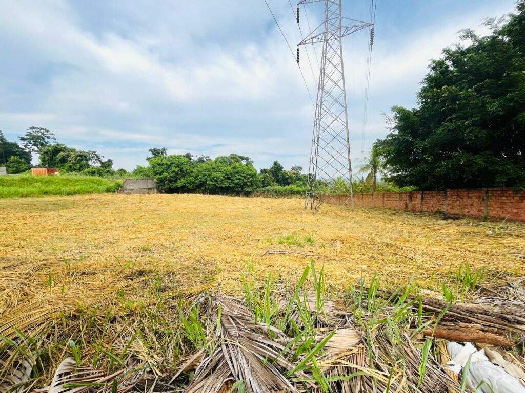 Terreno à venda no Chácara Esperia: 