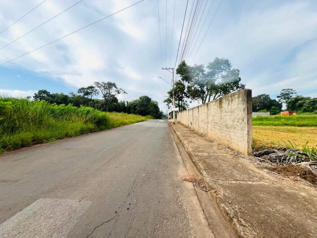 Terreno à venda no Chácara Esperia: 