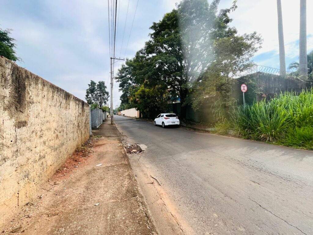 Terreno à venda no Chácara Esperia: 