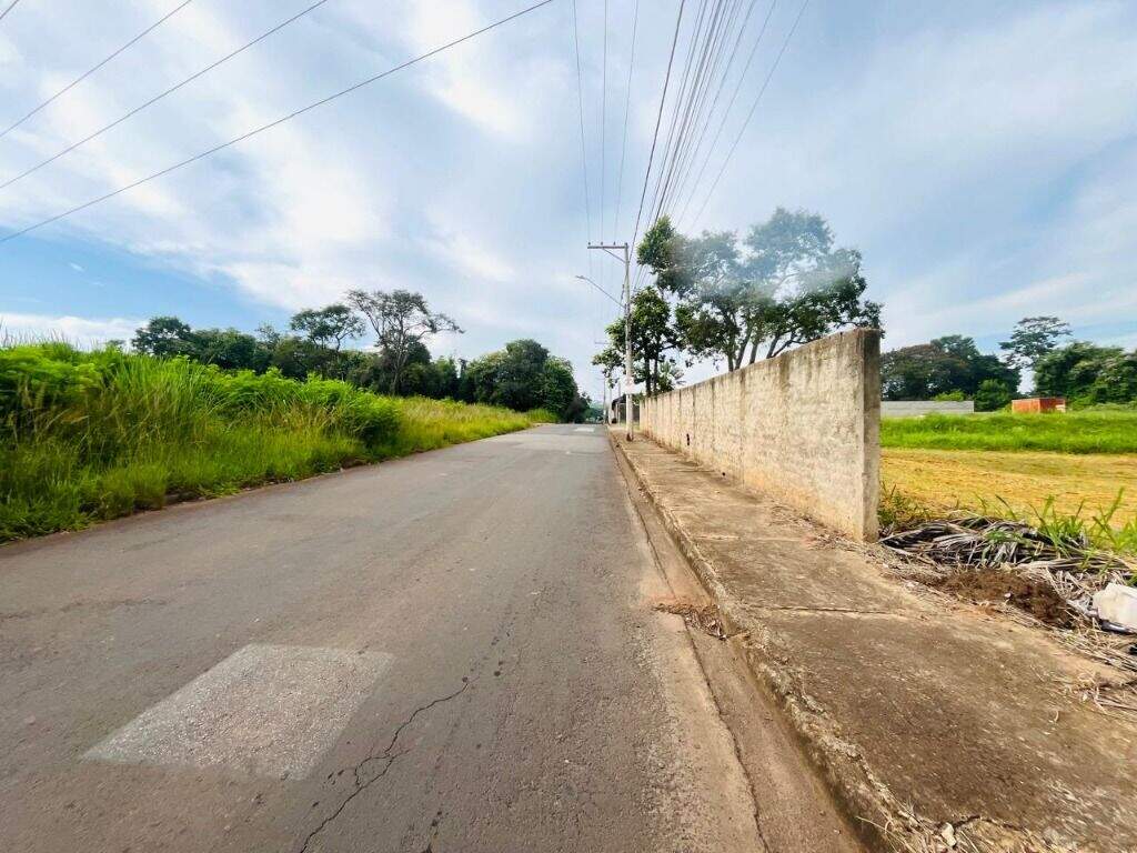 Terreno à venda no Chácara Esperia: 