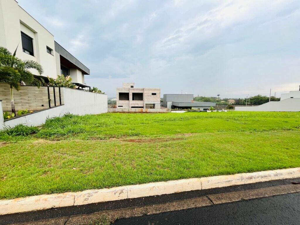 Terreno à venda no Jardim Planalto: 