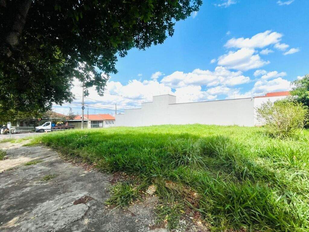 Terreno à venda no Castelinho: 