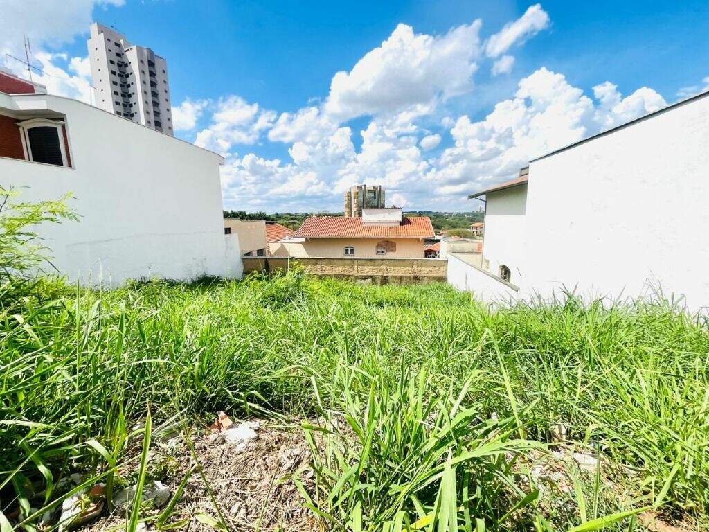 Terreno à venda no Castelinho: 