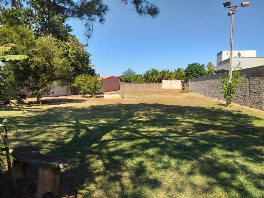 Terreno à venda no Quinta de Santa Helena: 