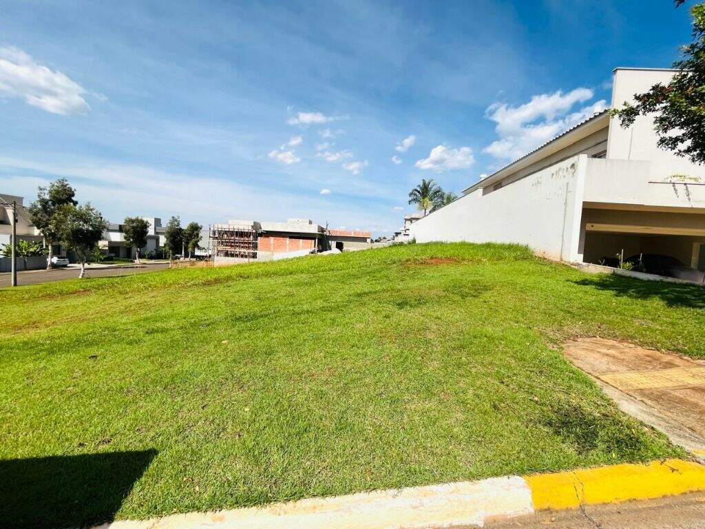Terreno à venda no Morato: 