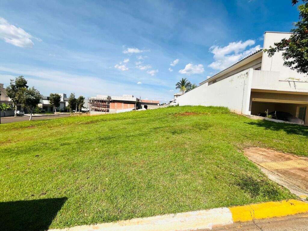 Terreno à venda no Morato: 
