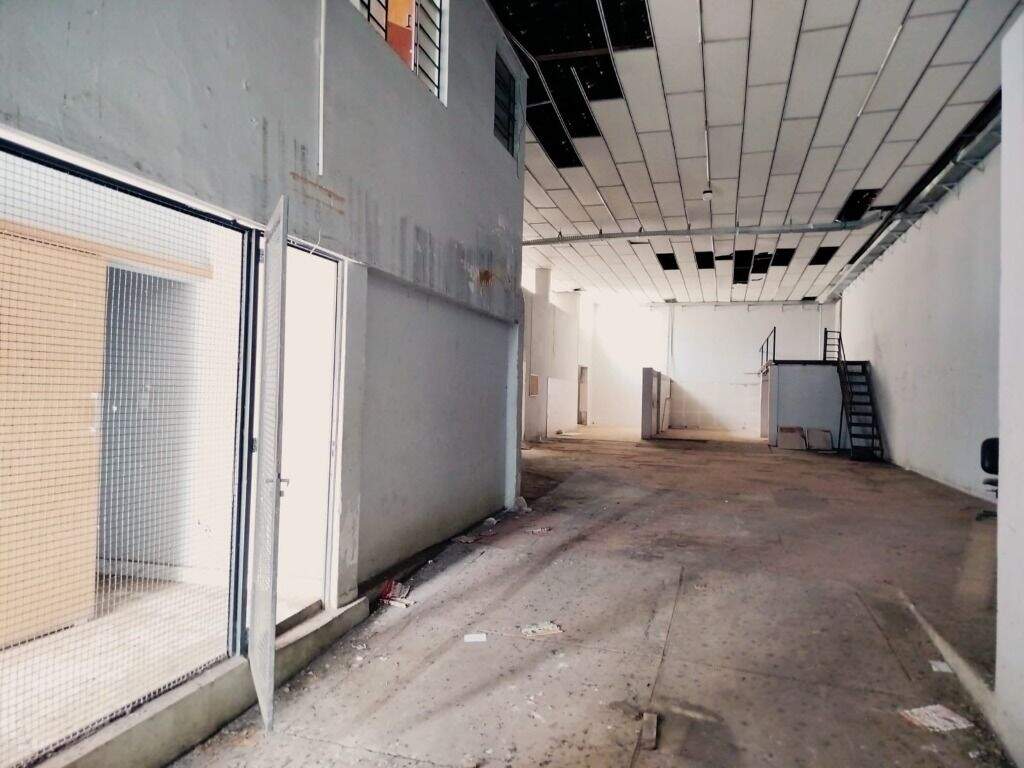 Barracão à venda no Alto: 