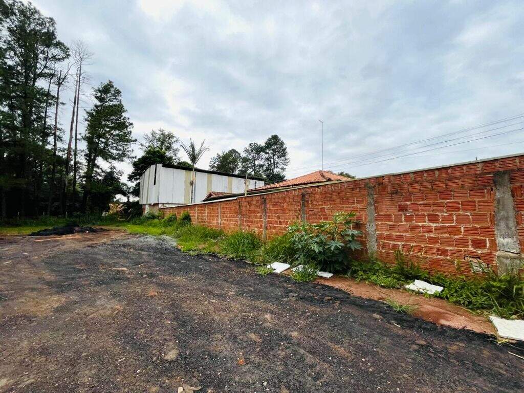 Chácara à venda no Dois Córregos: 