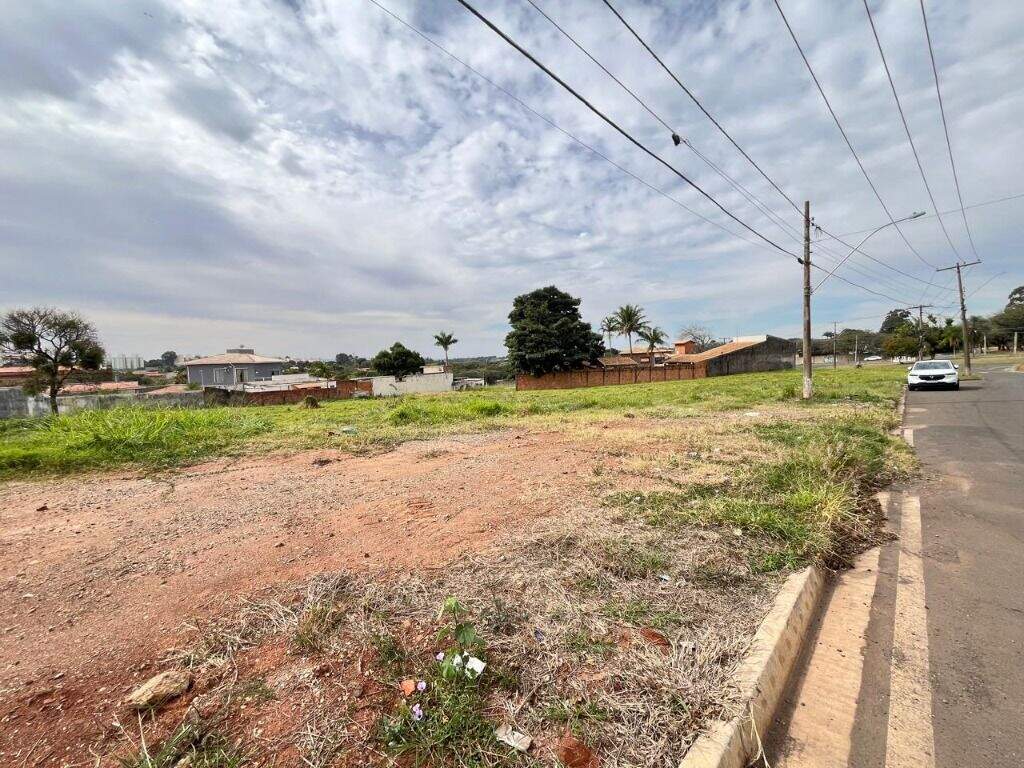Terreno à venda no Parque Chapadão: 