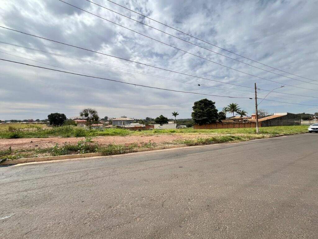 Terreno à venda no Parque Chapadão: 