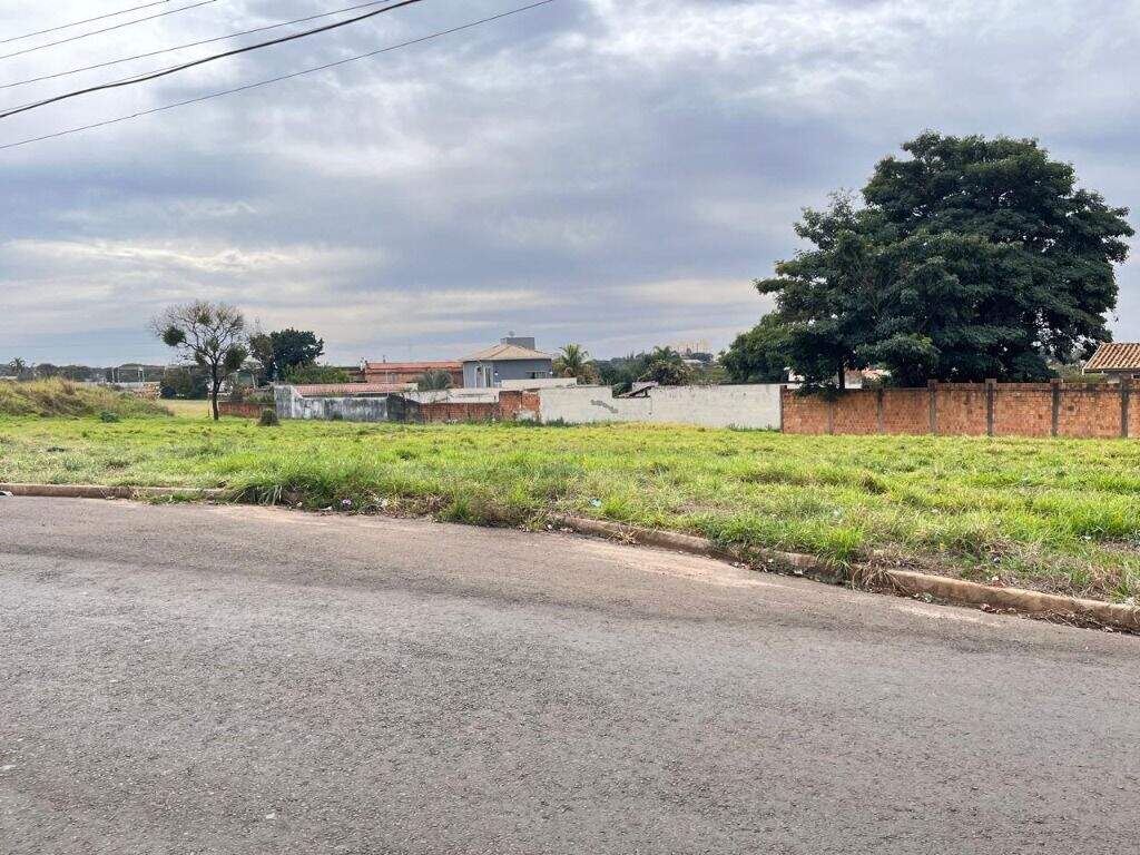 Terreno à venda no Parque Chapadão: 