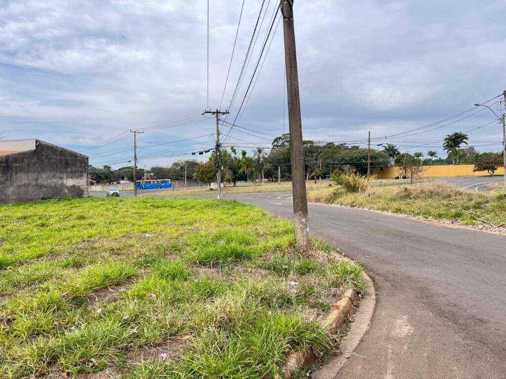 Terreno à venda no Parque Chapadão: 