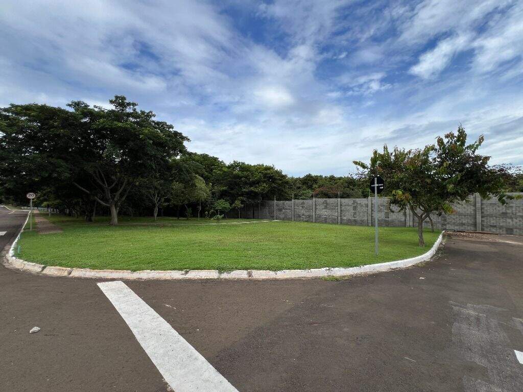 Terreno à venda no Unileste: 