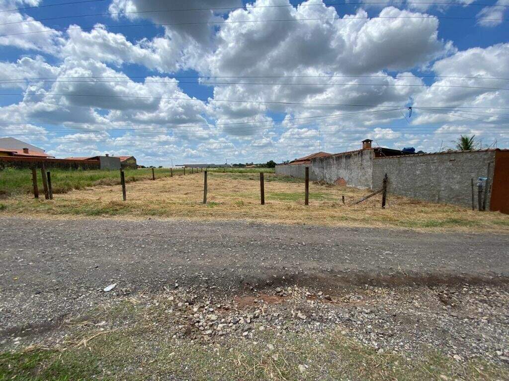Terreno à venda no Dois Córregos: 