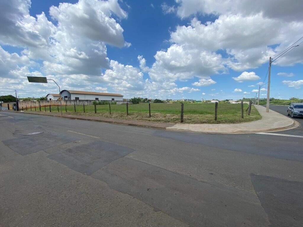 Área à venda no Dois Córregos: 