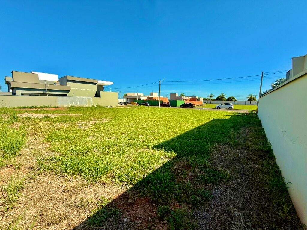 Terreno à venda no Bela Vida: 