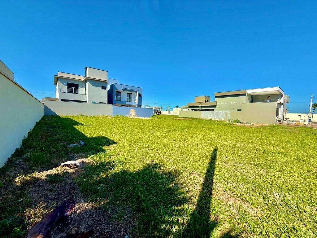 Terreno à venda no Bela Vida: 