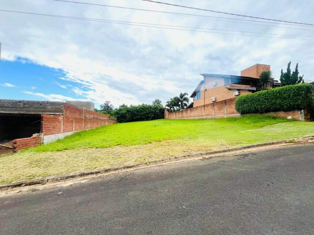 Terreno à venda no Morada dos Pássaros: 