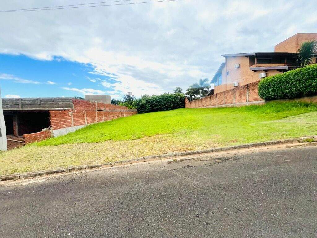 Terreno à venda no Morada dos Pássaros: 