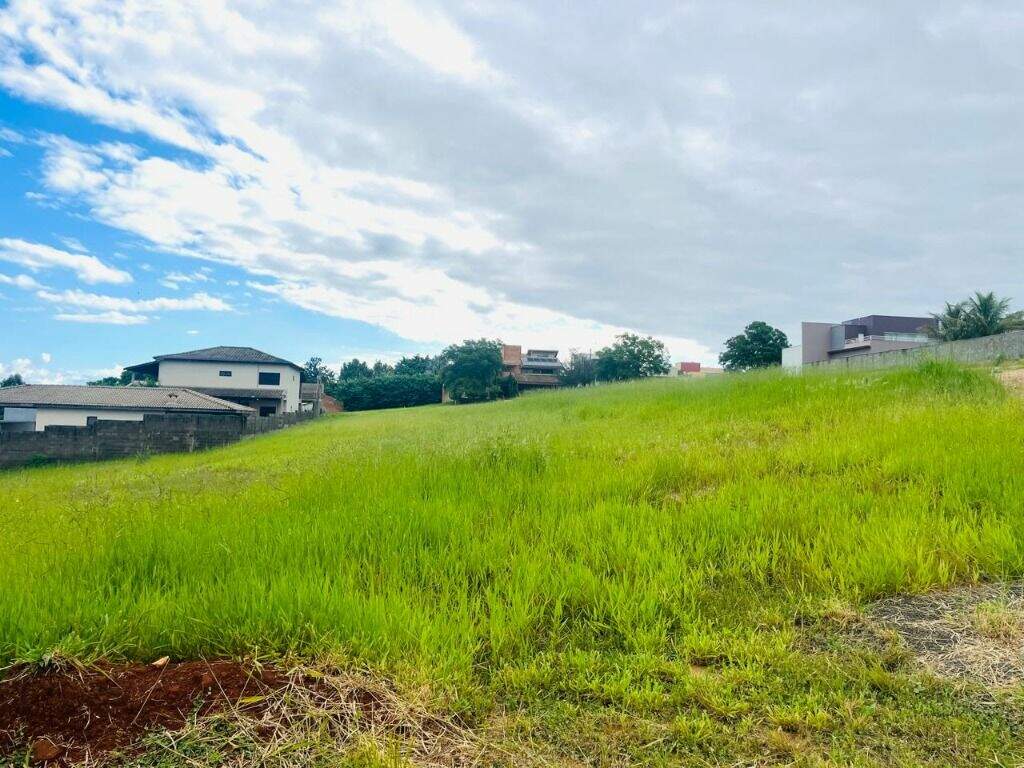 Terreno à venda no Morada dos Pássaros: 