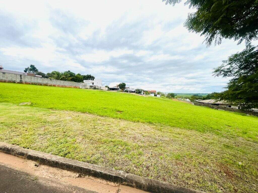 Terreno à venda no Morada dos Pássaros: 