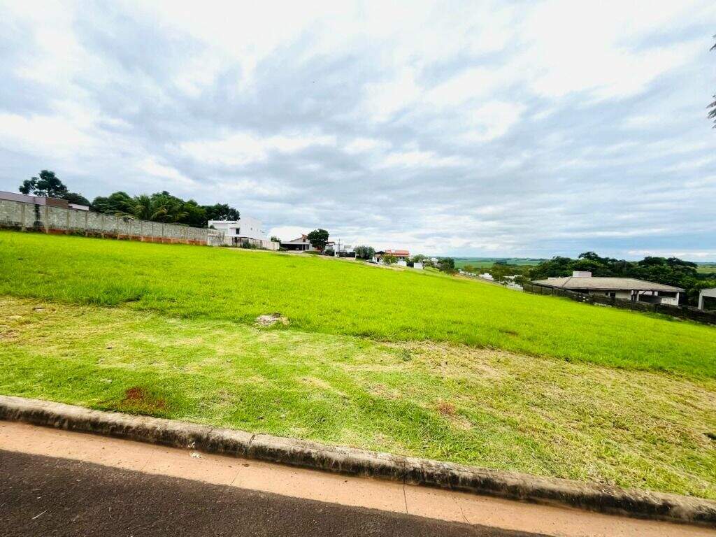 Terreno à venda no Morada dos Pássaros: 