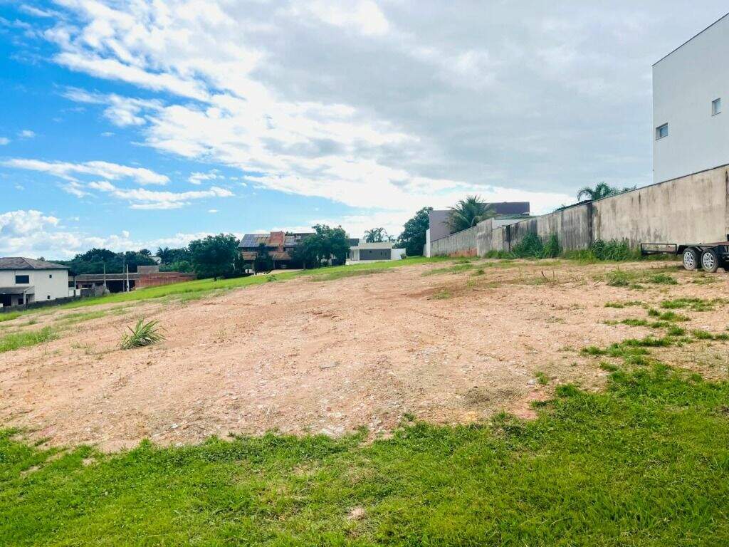 Terreno à venda no Morada dos Pássaros: 