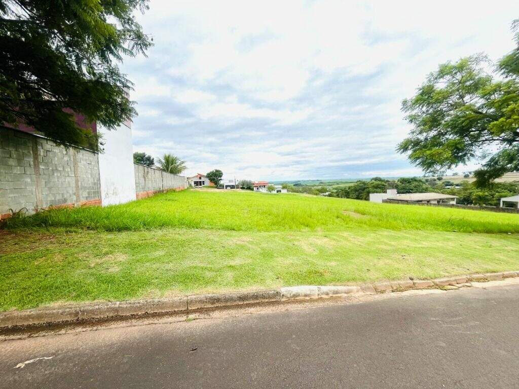 Terreno à venda no Morada dos Pássaros: 