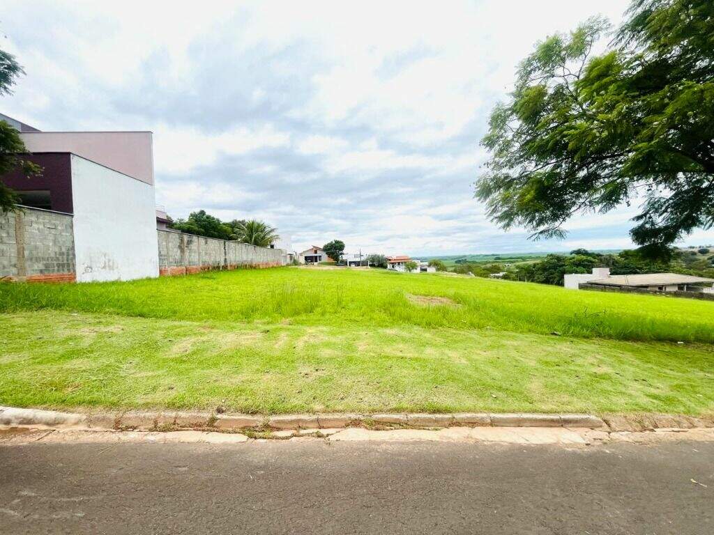 Terreno à venda no Morada dos Pássaros: 