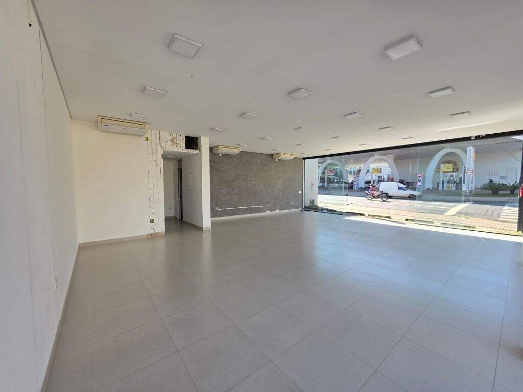 Salão para aluguel no Vila Rezende: 