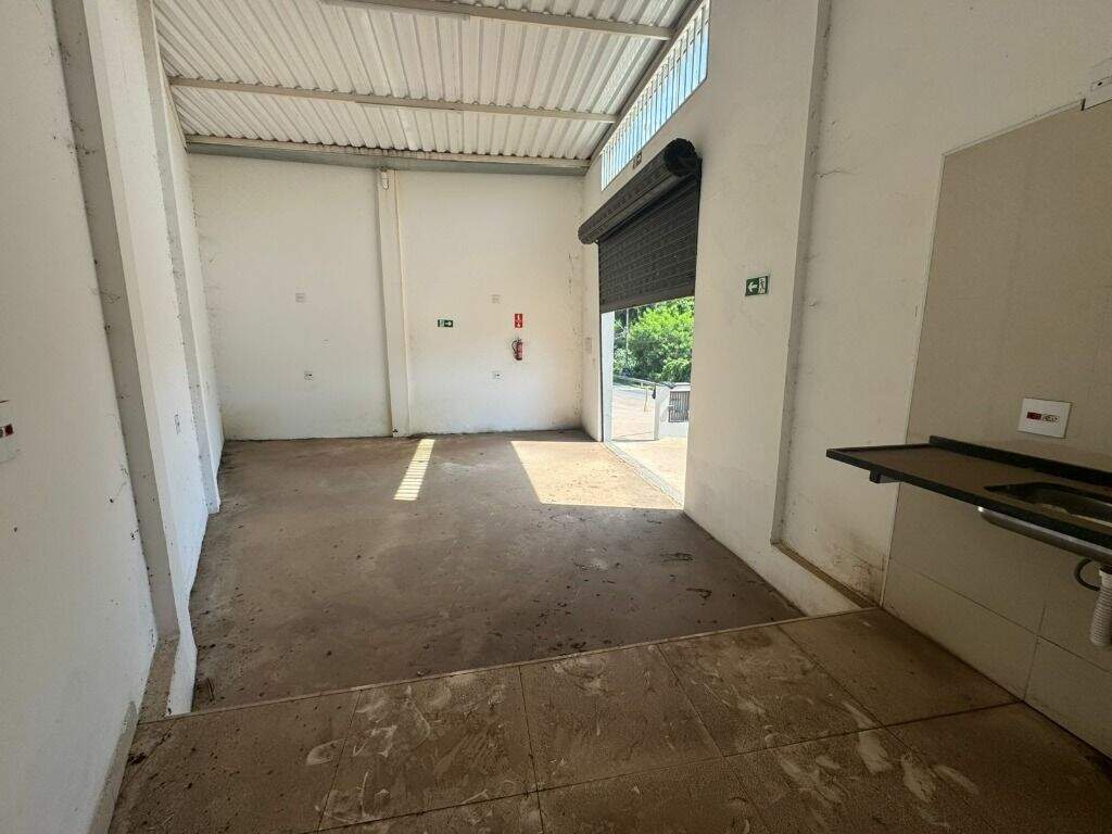 Salão para aluguel no Jardim Nova Suíça: 
