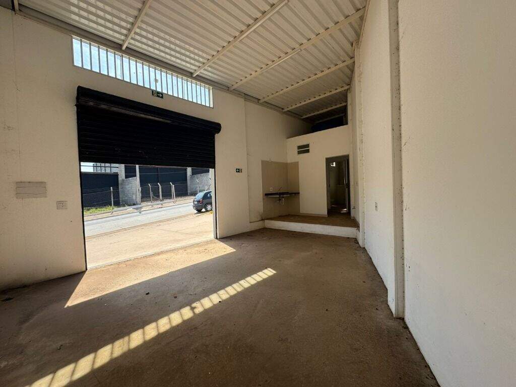 Salão para aluguel no Jardim Nova Suíça: 