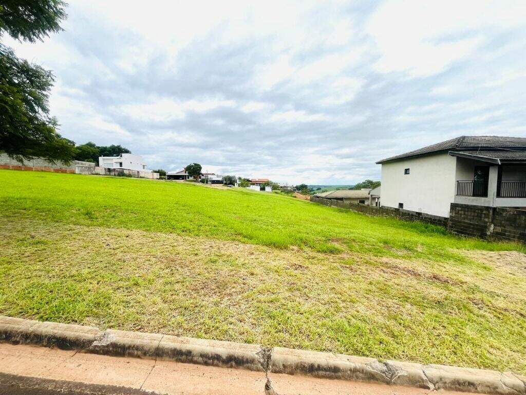 Terreno à venda no Morada dos Pássaros: 